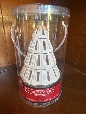 Yankee Candle Company Mistletoe Tree Luminary with Tea Lights Gift Set New